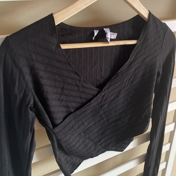 NWOT Princess Polly ABIGAL Long Sleeve Black Ribbed Crop Top - Picture 7 of 12